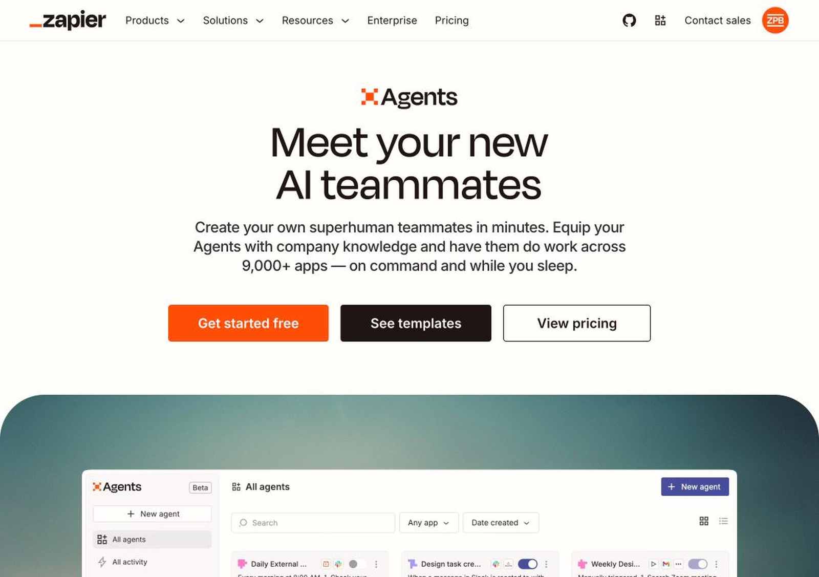 Zapier Agents 公式ランディングページ。「Meet your new AI teammates」「Create your own superhuman teammates in minutes」のキャッチコピーと、Build / Monitor / Chat / Work on the web の 4 機能。