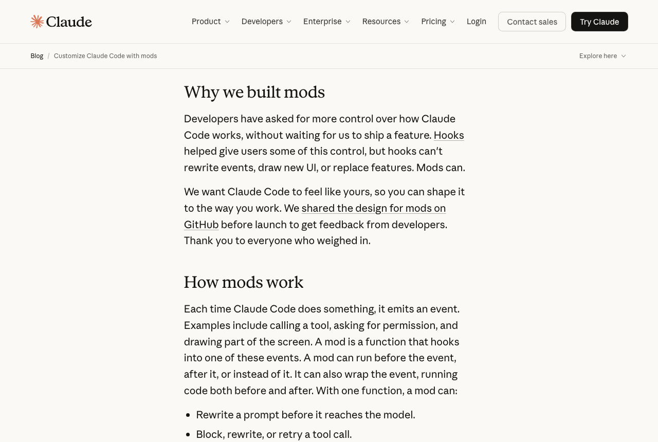 Anthropic の公式ブログの Why we built mods と How mods work の節。設定フックではイベントの書き換え、新しい画面の描画、機能の置き換えができず、Mods ならできると書かれている。